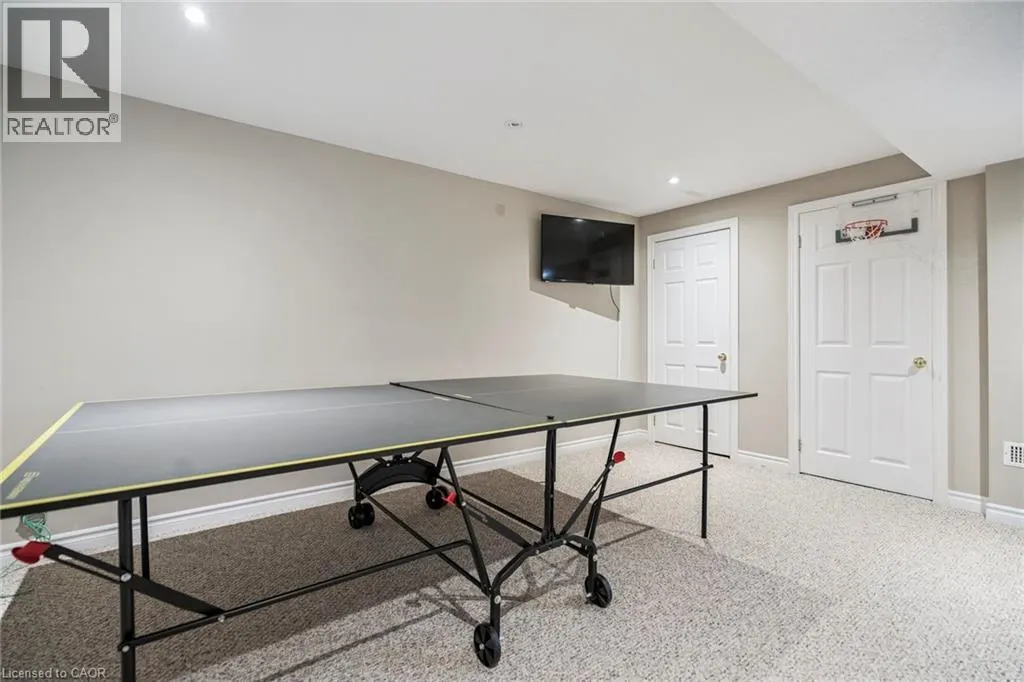 102 NISKA DR