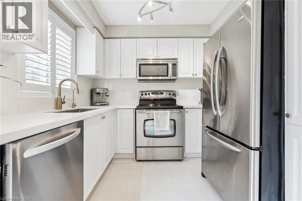 102 NISKA DR