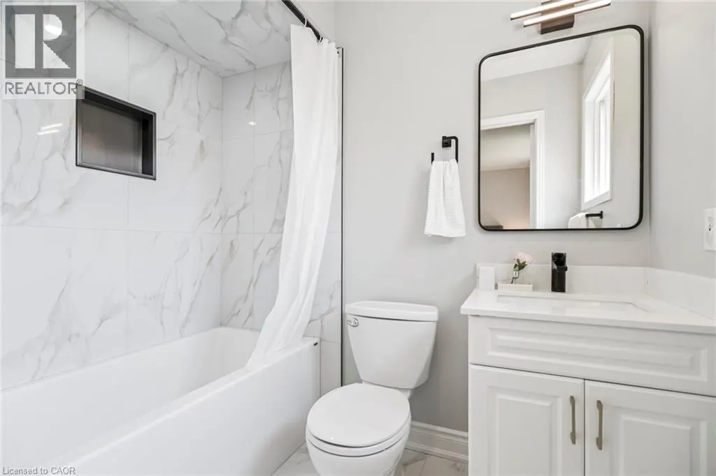 102 NISKA DR