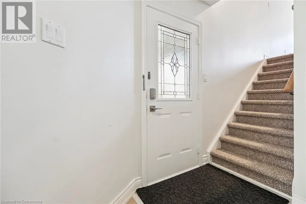 102 NISKA DR