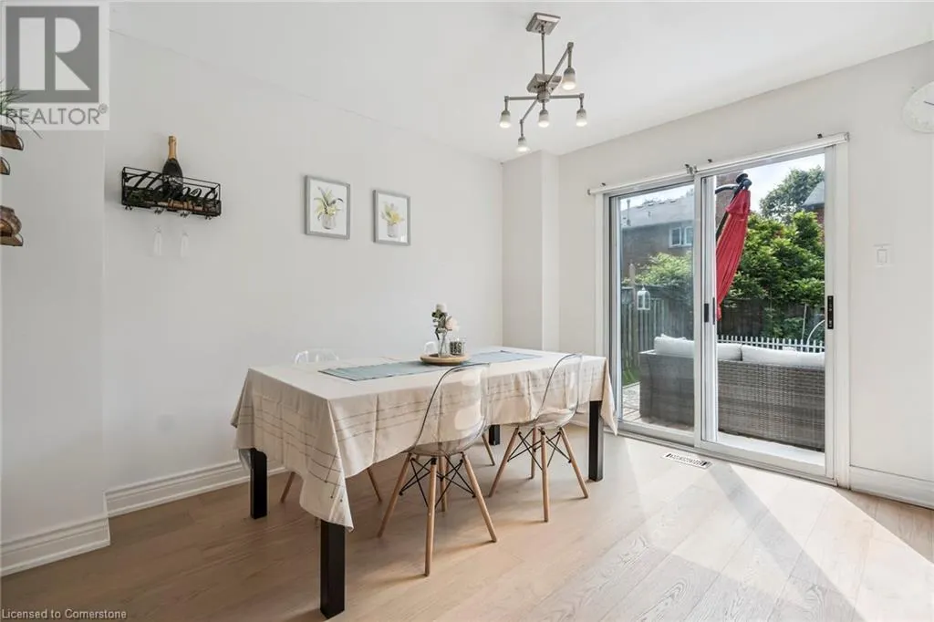 102 NISKA DR