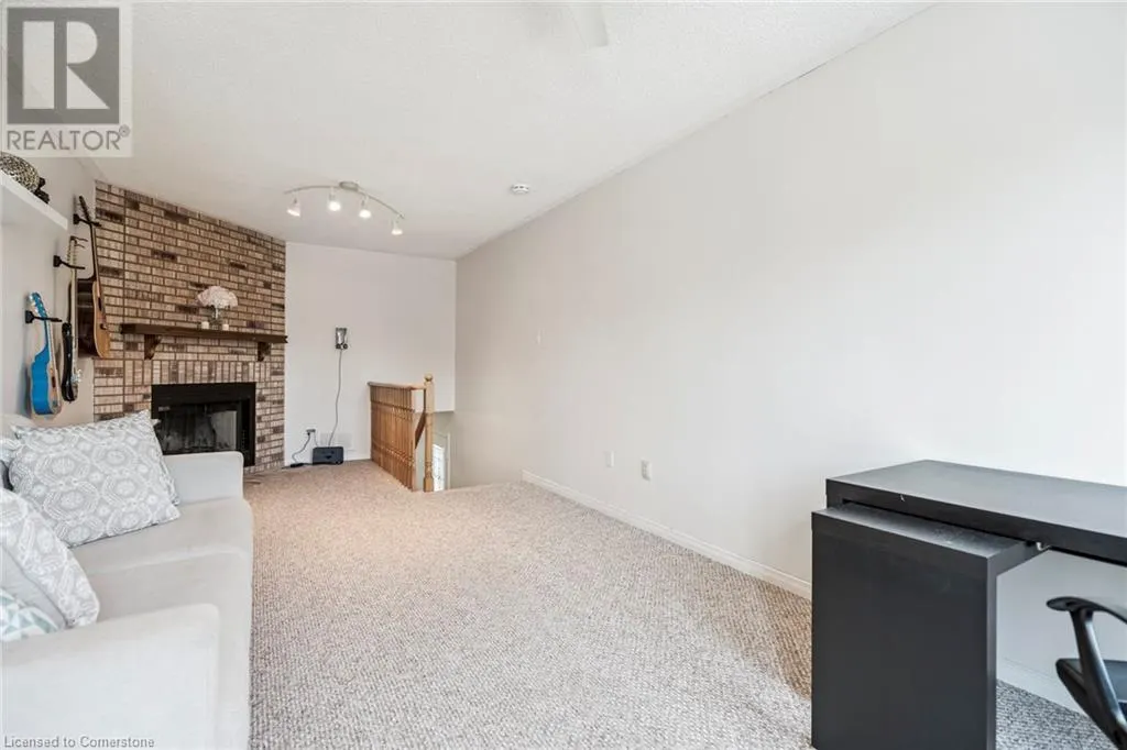 102 NISKA DR