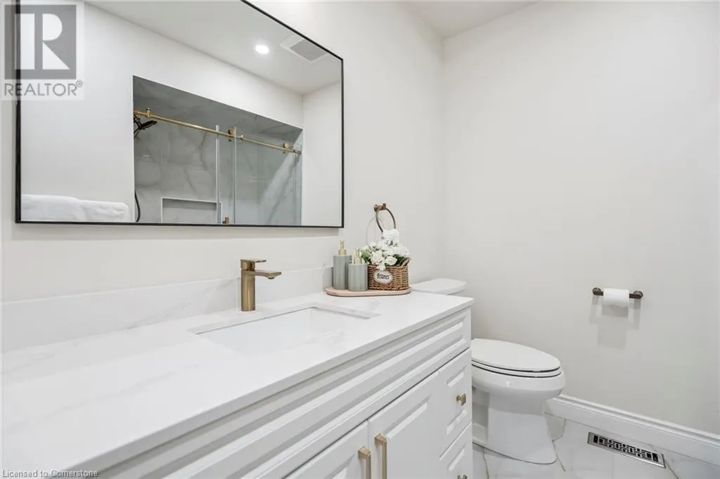 102 NISKA DR