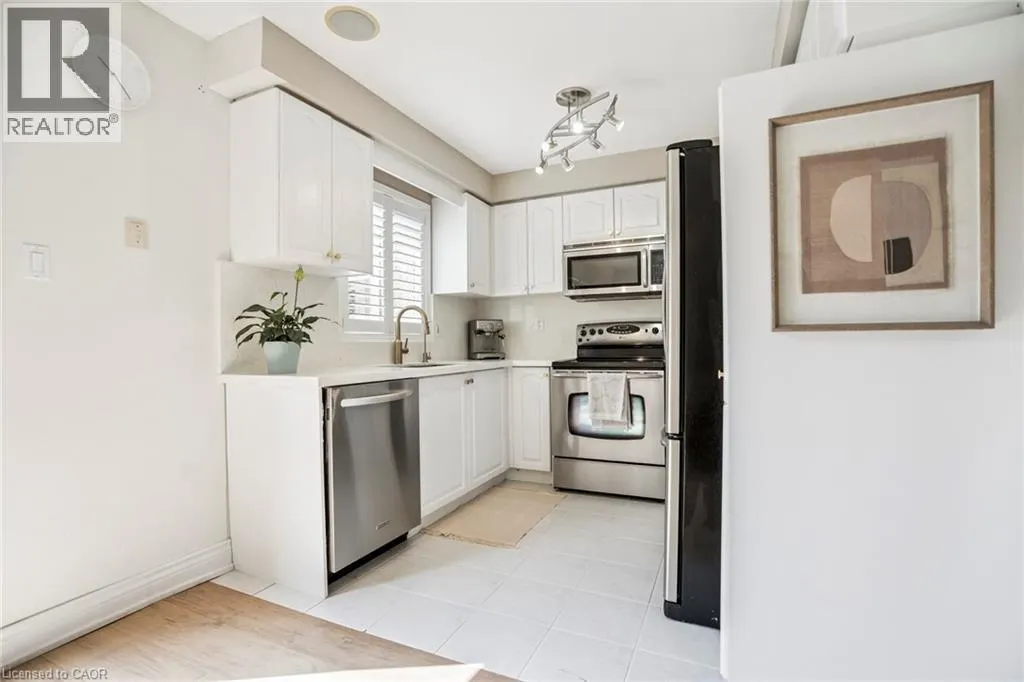 102 NISKA DR