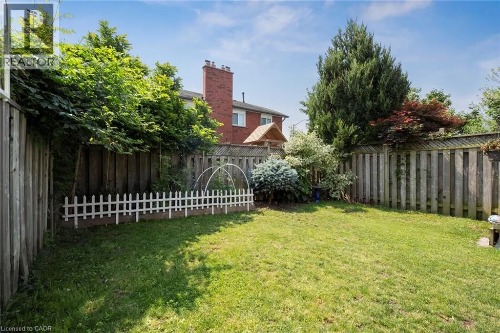 102 NISKA DR