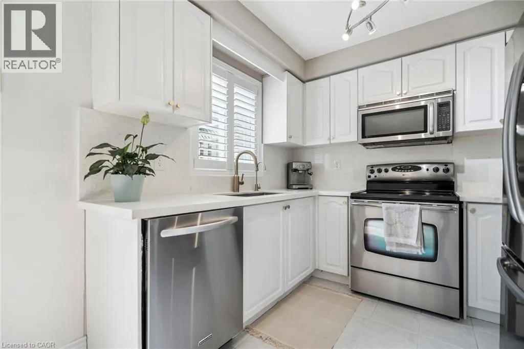 102 NISKA DR