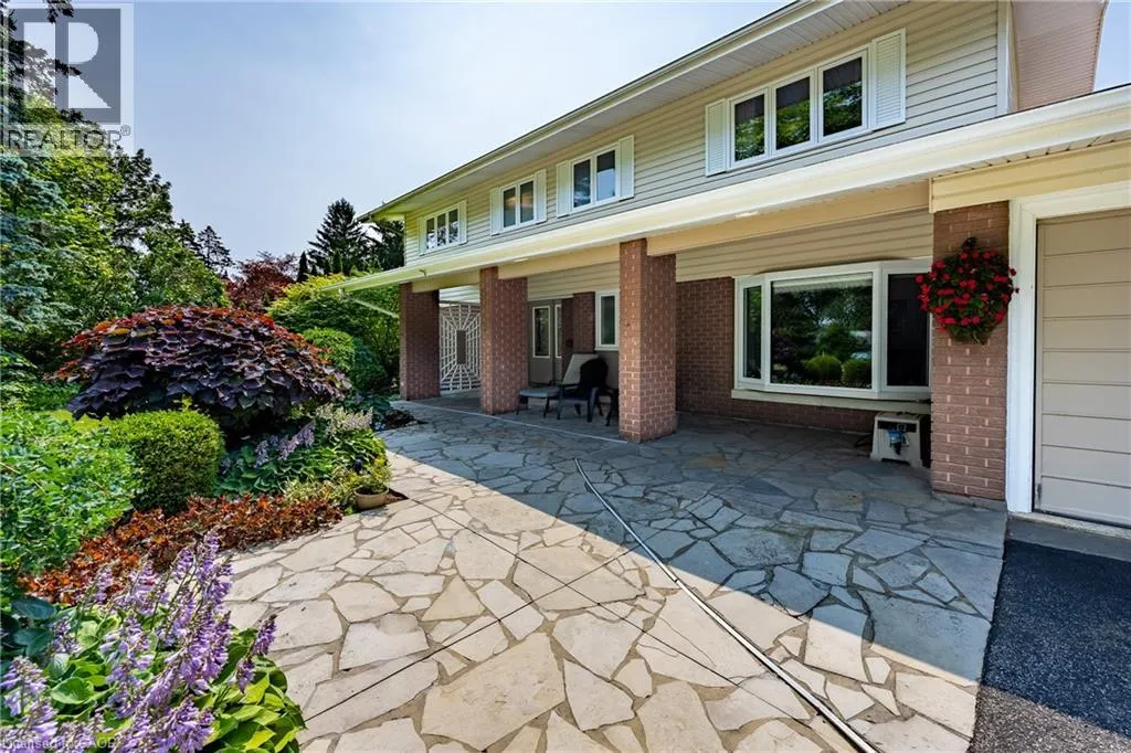 6 SUMMIT Circle