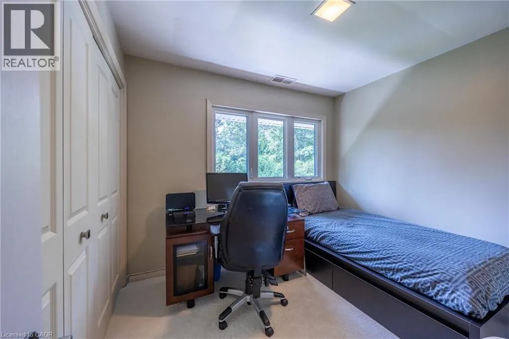 6 SUMMIT Circle