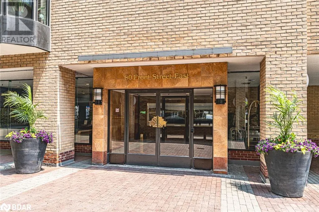 80 FRONT Street E Unit# 824, #824