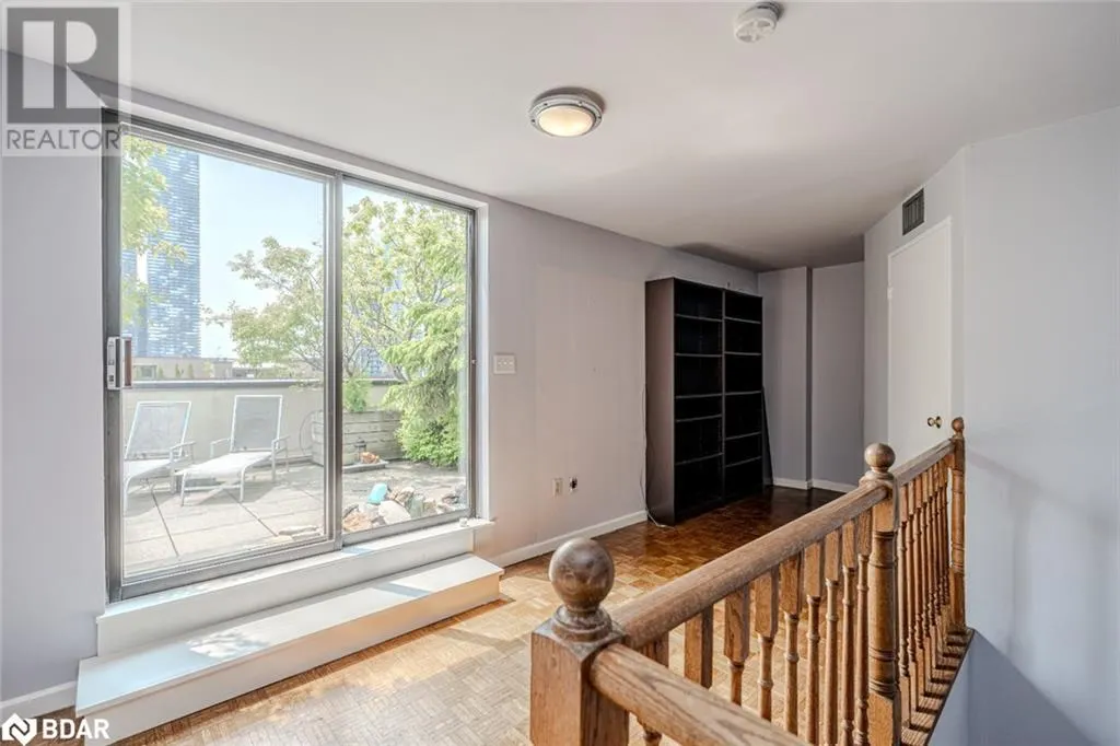 80 FRONT Street E Unit# 824, #824