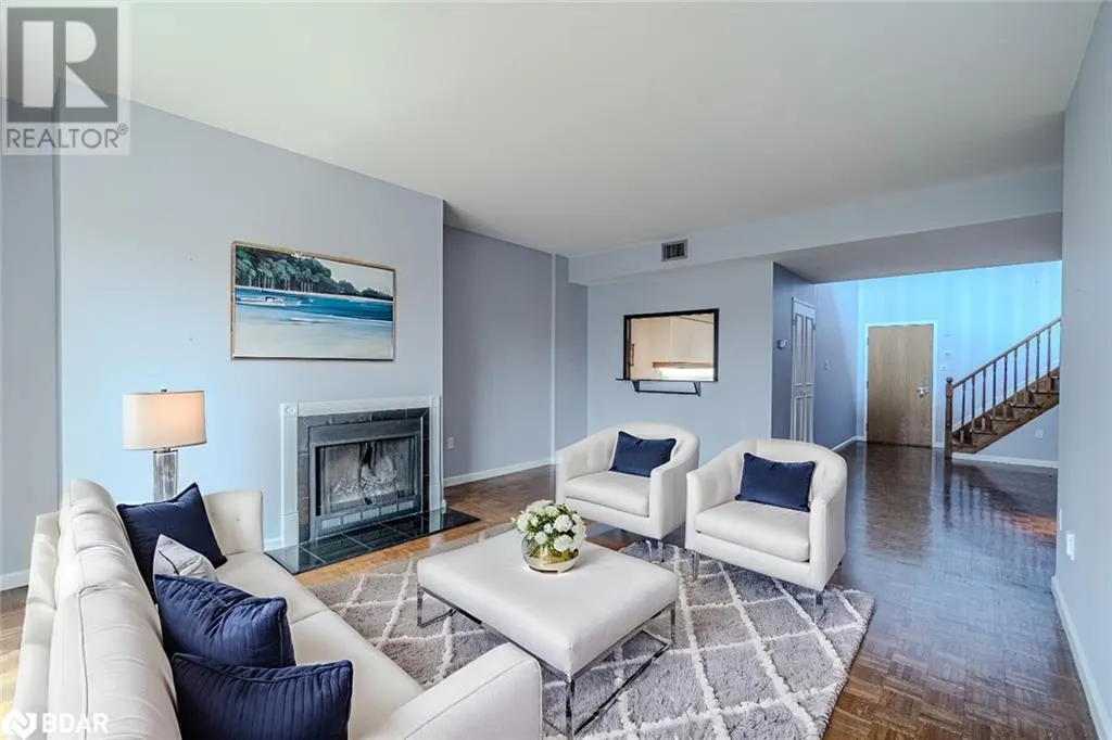 80 FRONT Street E Unit# 824, #824