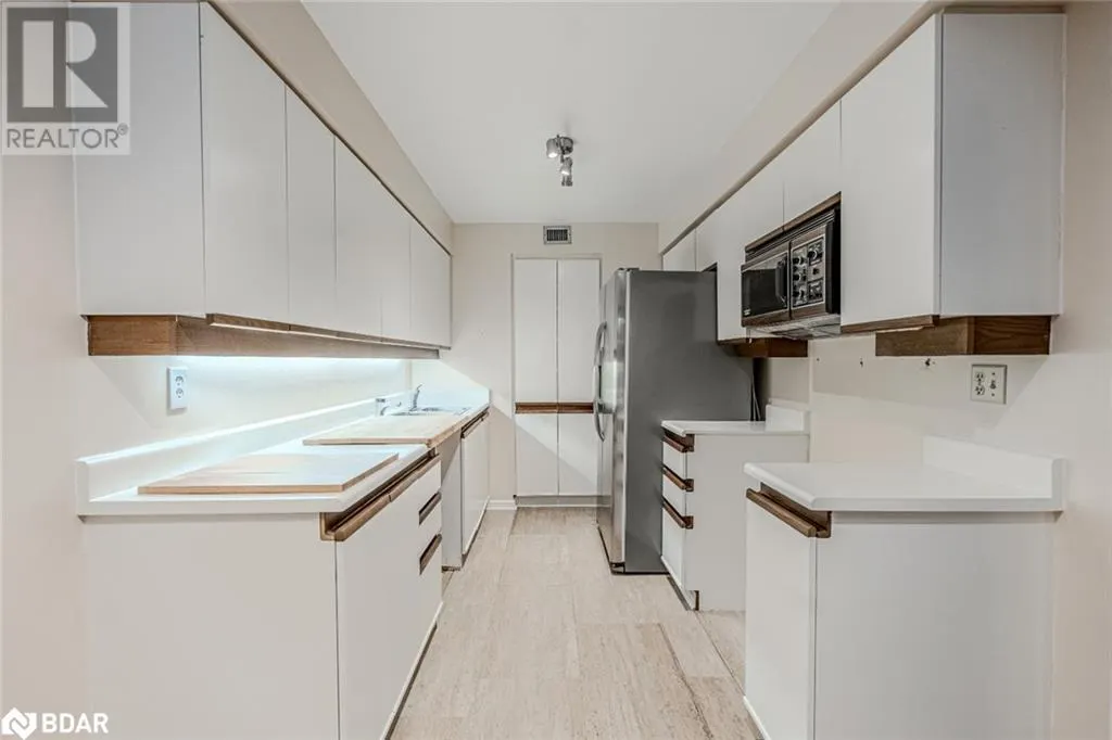 80 FRONT Street E Unit# 824, #824
