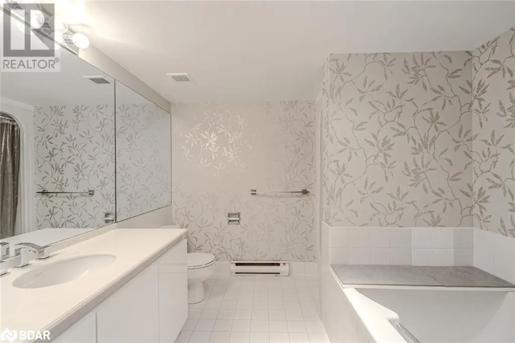 80 FRONT Street E Unit# 824, #824