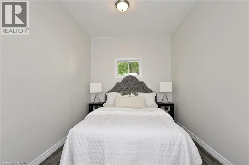 1206 QUEEN'S BUSH Road