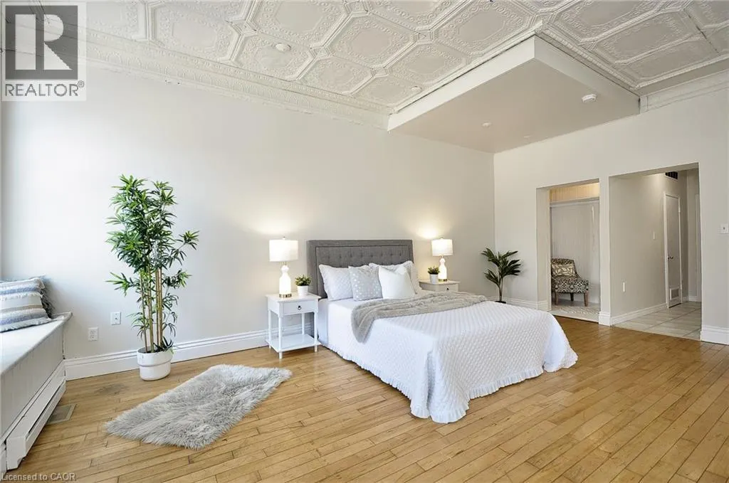 1206 QUEEN'S BUSH Road