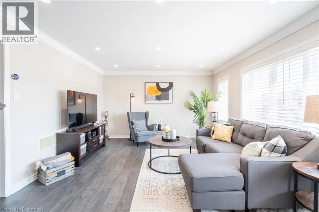 230 AVONSYDE Boulevard Unit# 15, #15