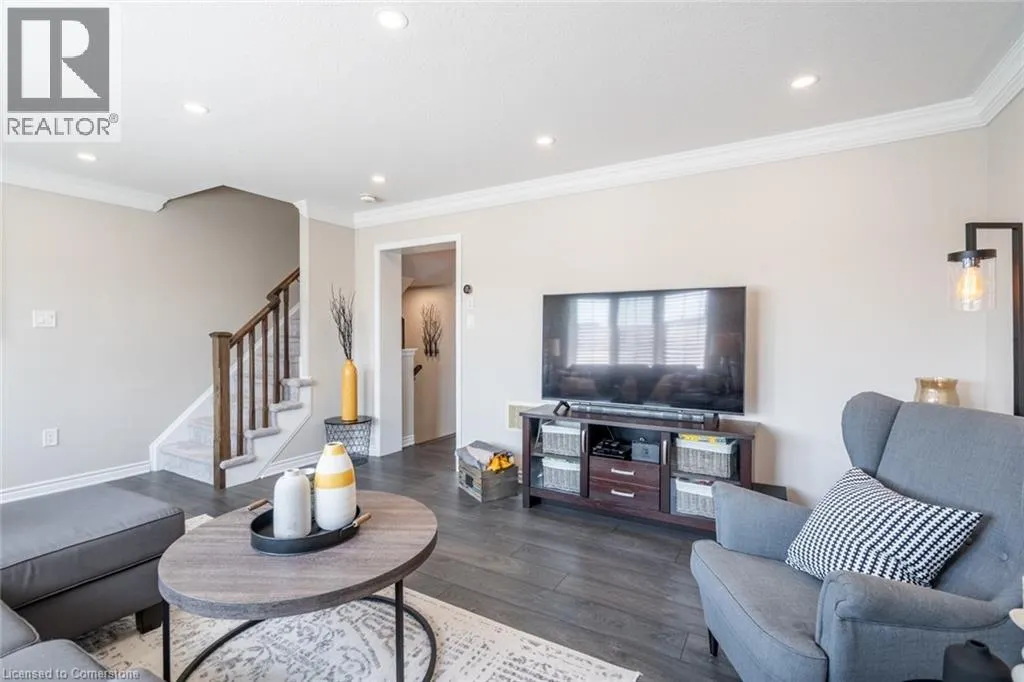 230 AVONSYDE Boulevard Unit# 15, #15
