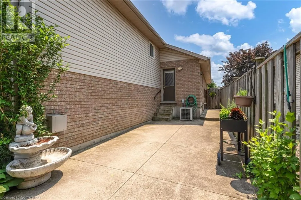 13 LONEOAK Crescent