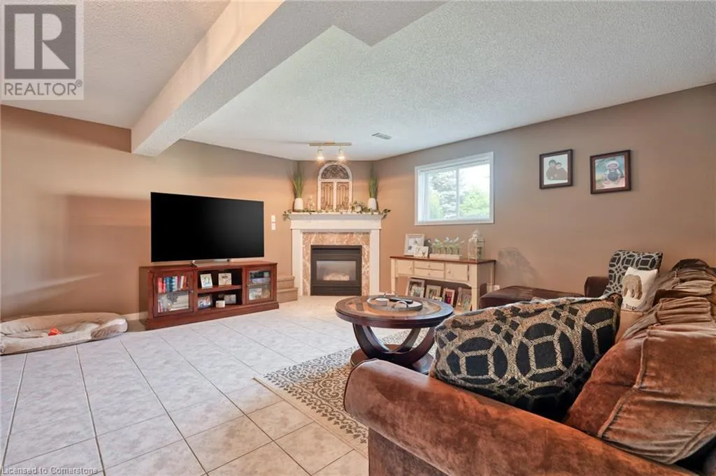13 LONEOAK Crescent