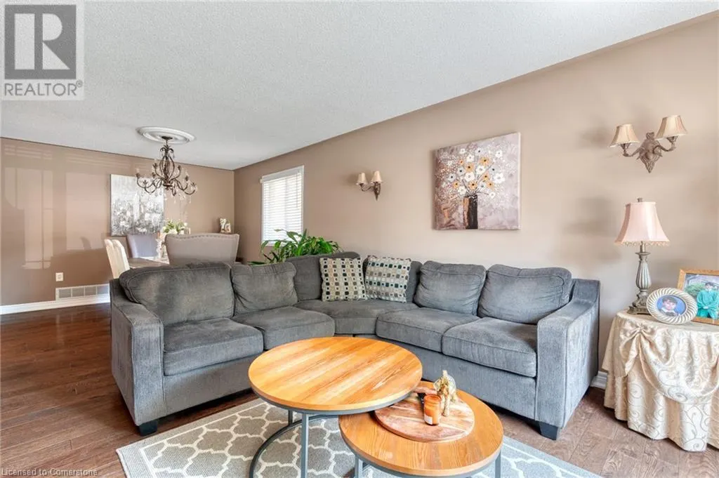 13 LONEOAK Crescent