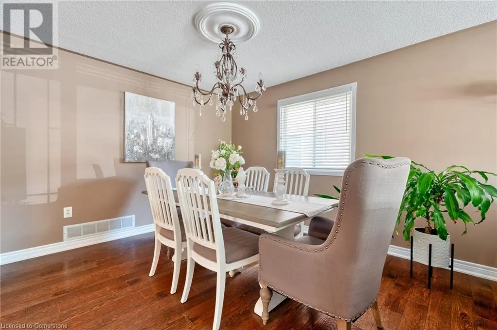 13 LONEOAK Crescent