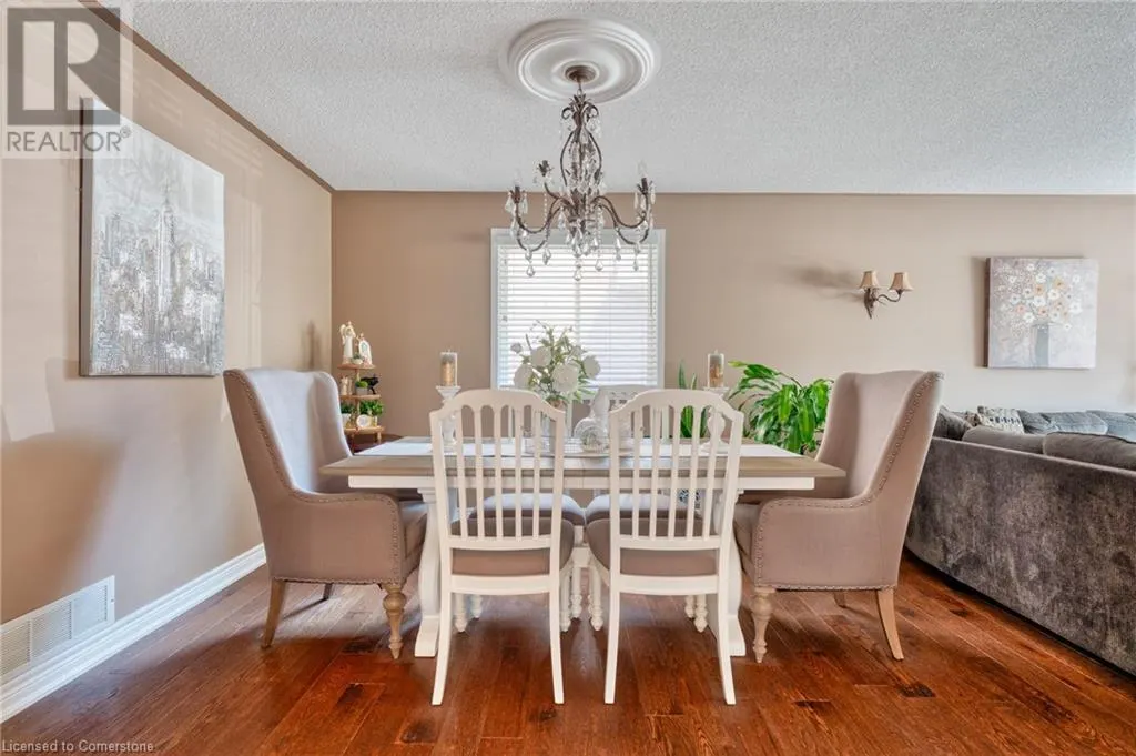 13 LONEOAK Crescent