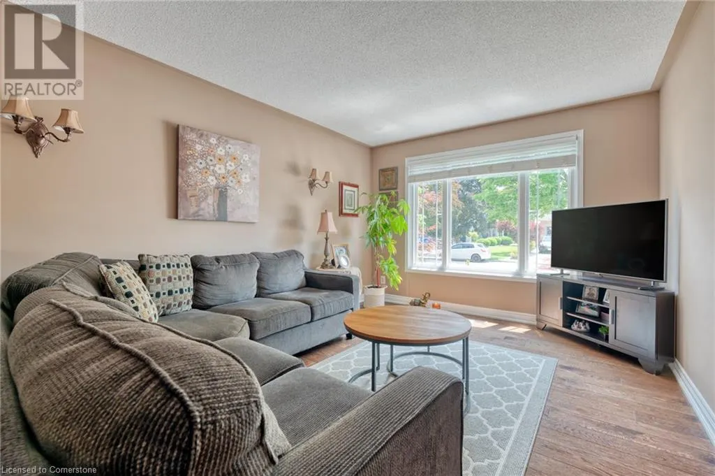 13 LONEOAK Crescent