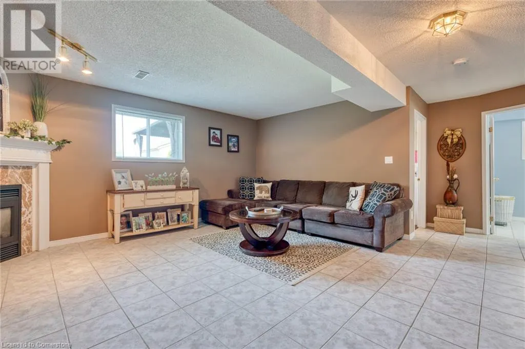 13 LONEOAK Crescent