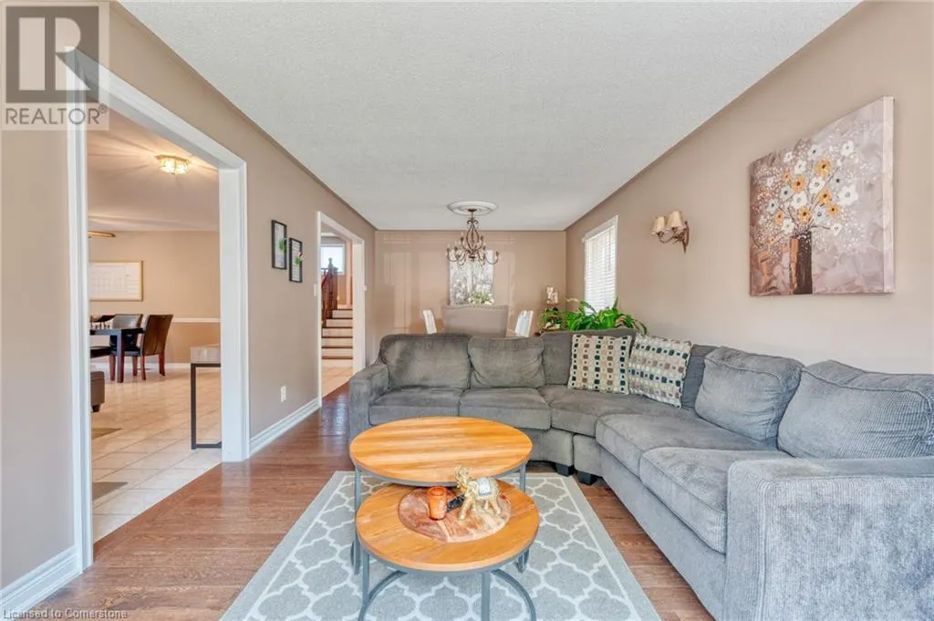 13 LONEOAK Crescent