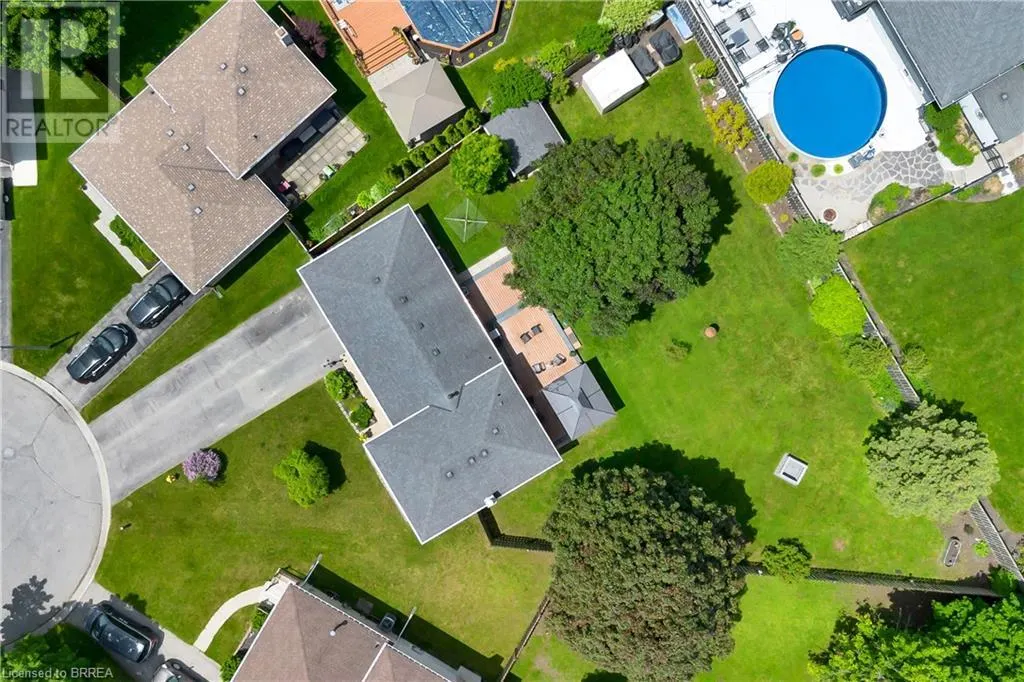 18 CLOVER Court