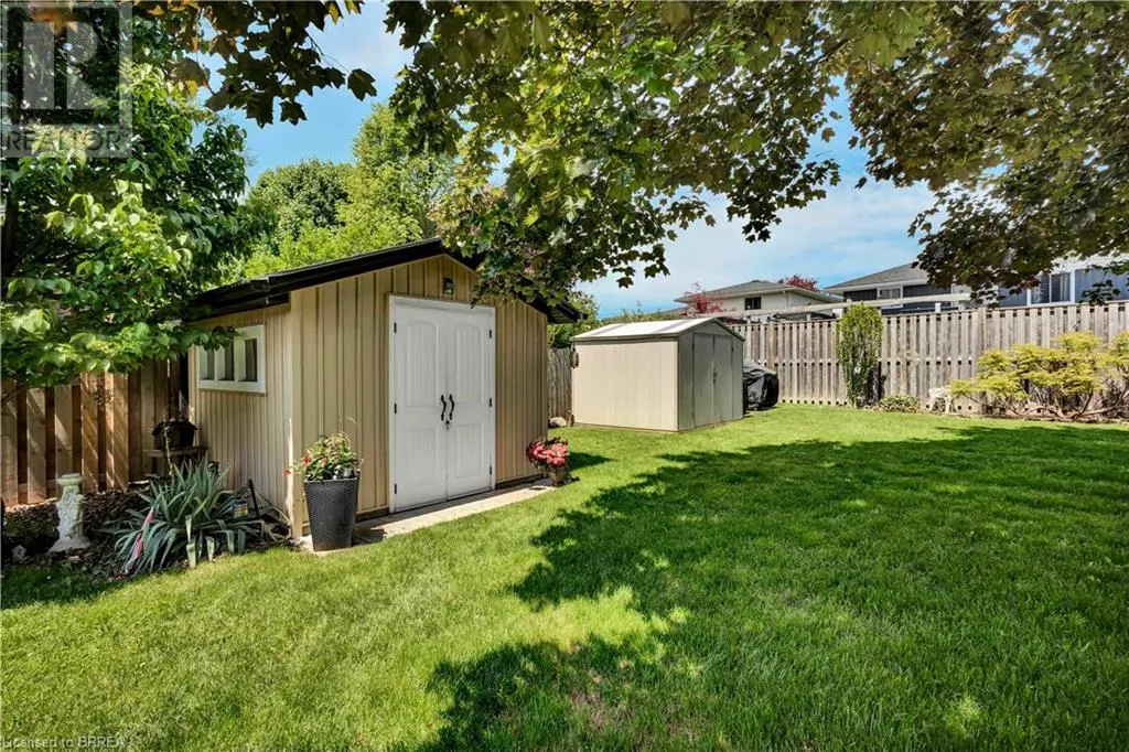18 CLOVER Court