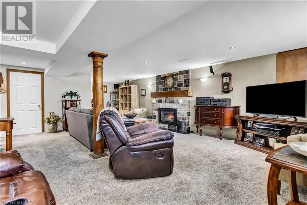 18 CLOVER Court