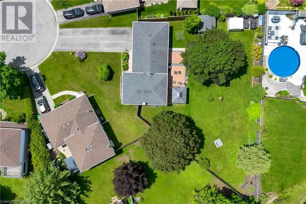 18 CLOVER Court