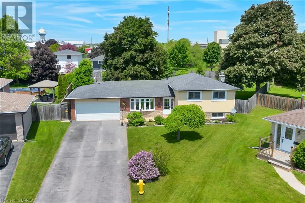 18 CLOVER Court