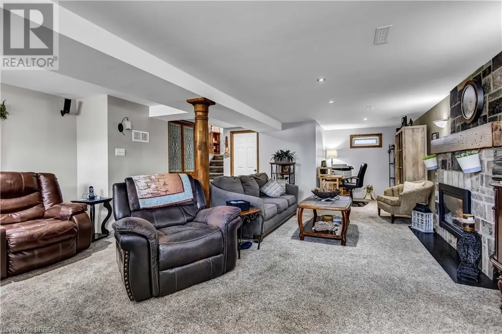 18 CLOVER Court
