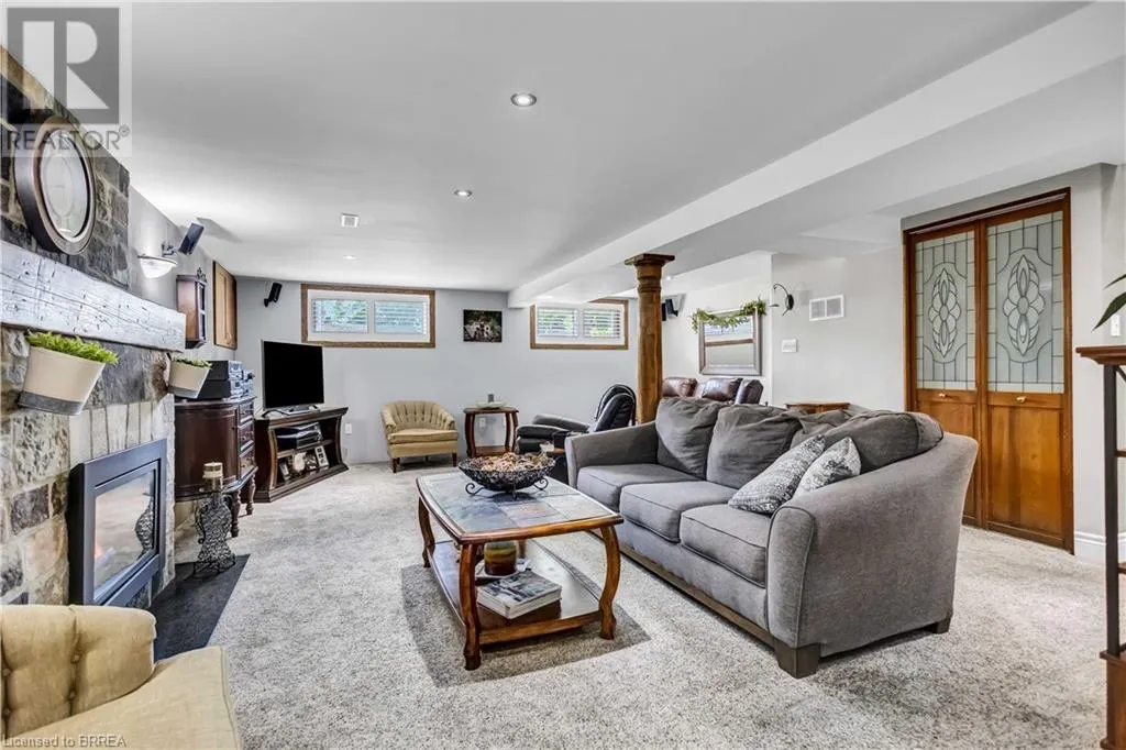 18 CLOVER Court