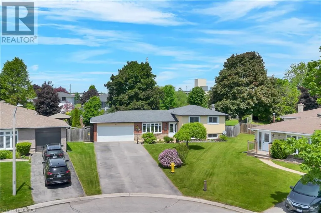 18 CLOVER Court