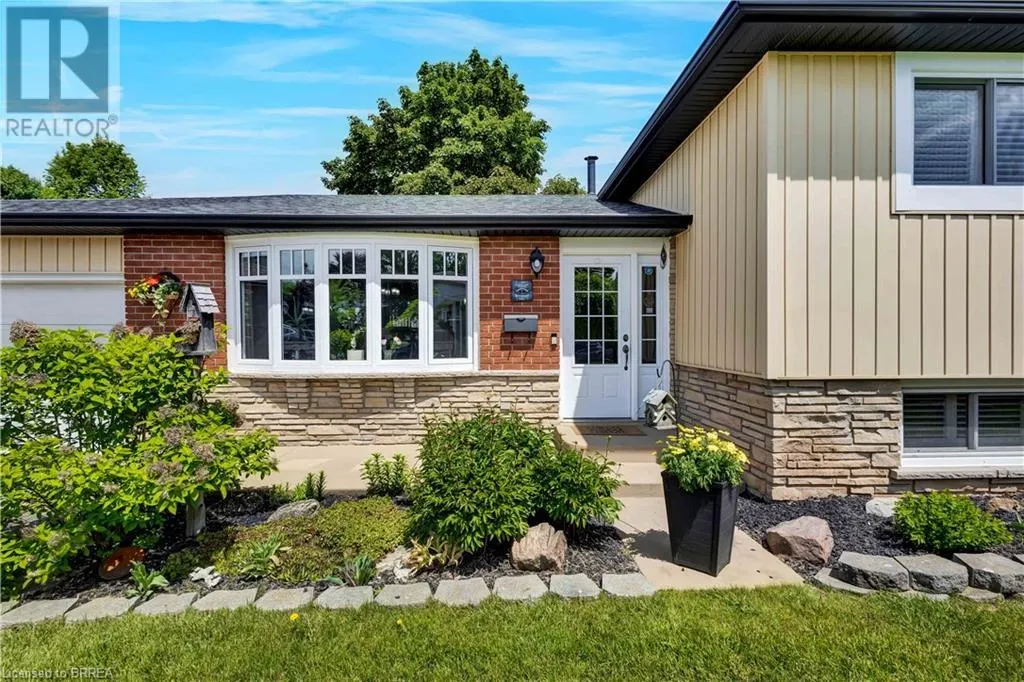 18 CLOVER Court