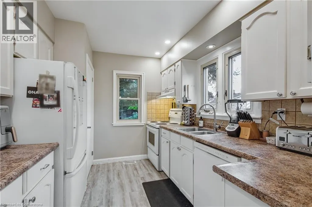 5 PINEHURST Avenue