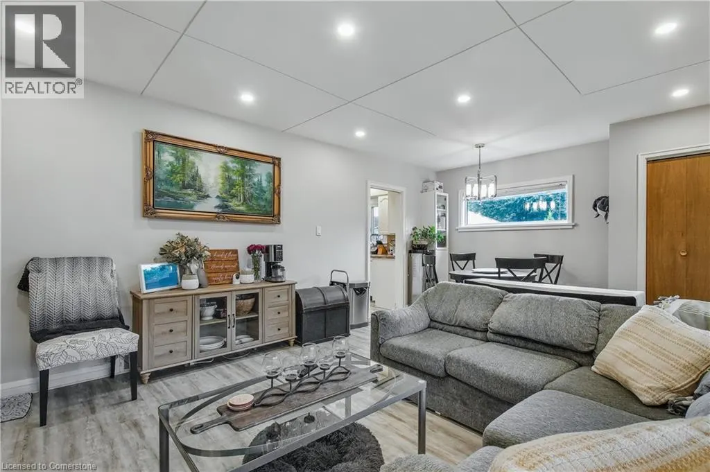 5 PINEHURST Avenue