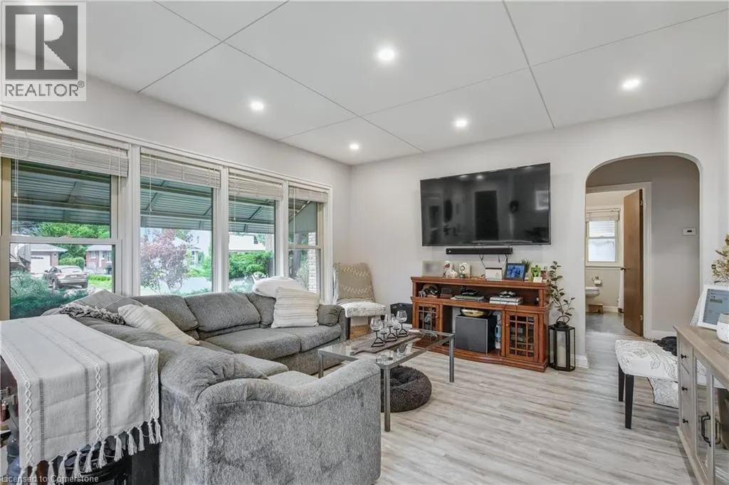 5 PINEHURST Avenue
