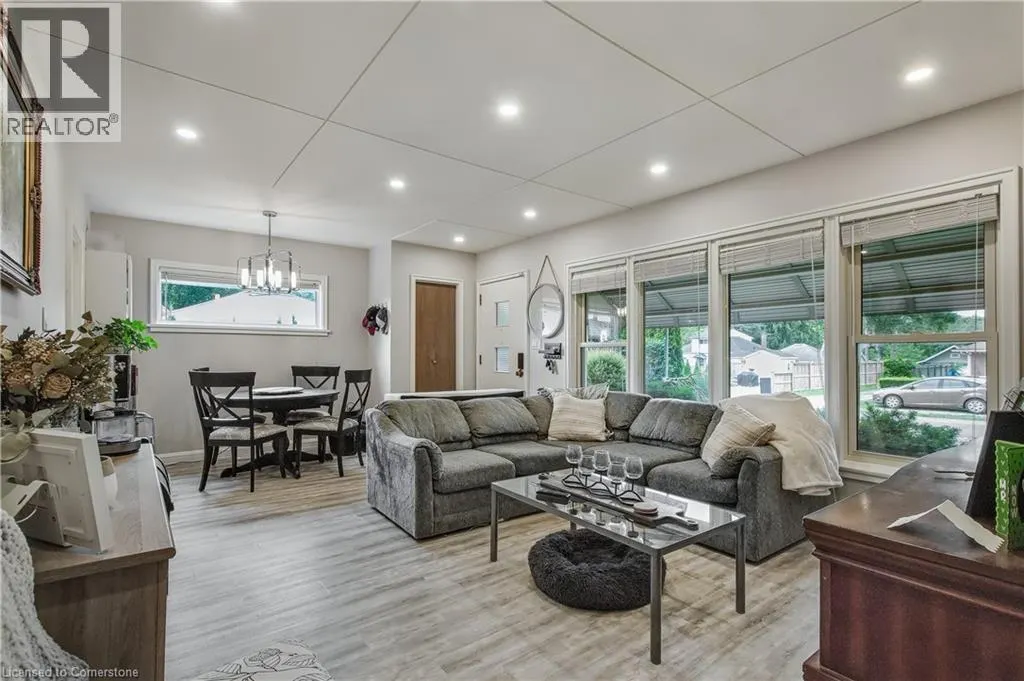 5 PINEHURST Avenue