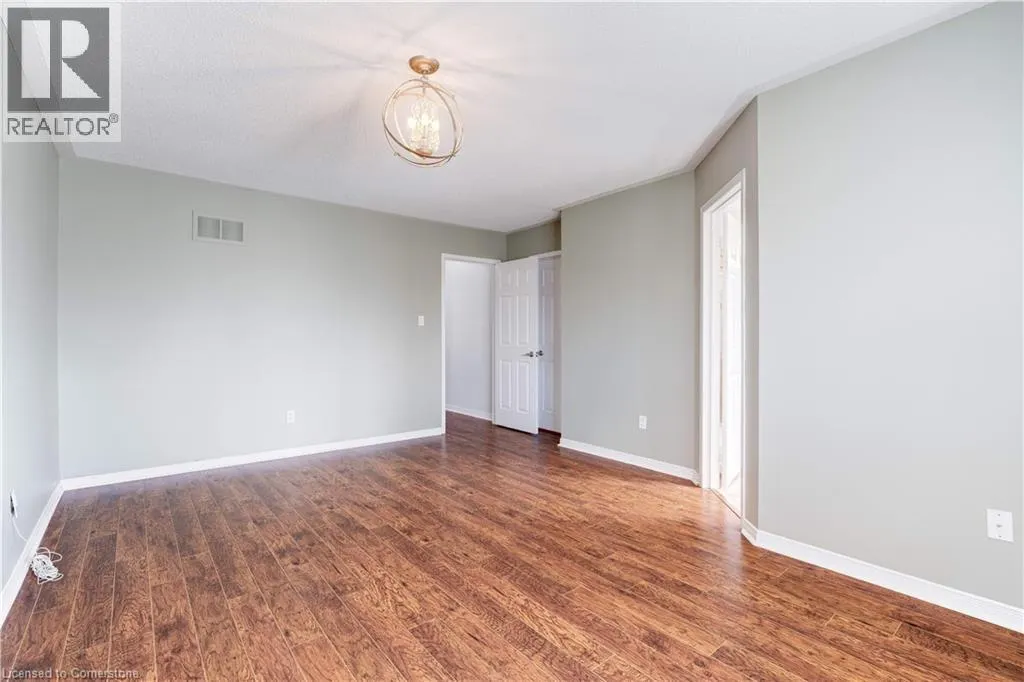 85 MOWAT Crescent