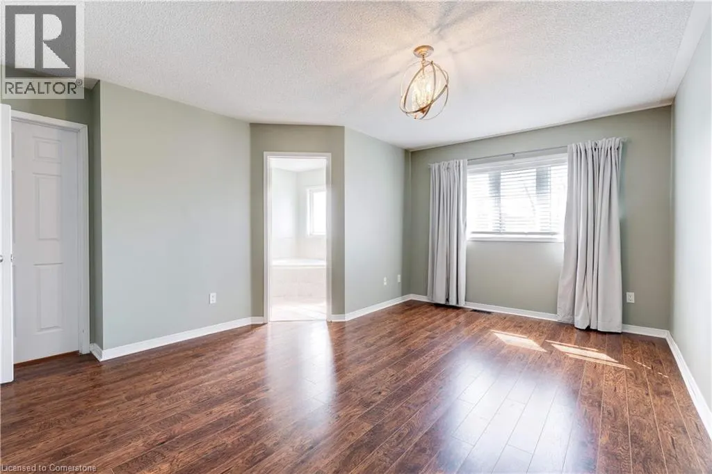 85 MOWAT Crescent