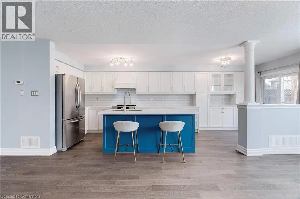 85 MOWAT Crescent