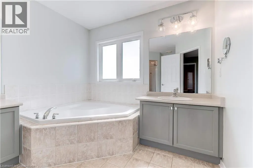 85 MOWAT Crescent