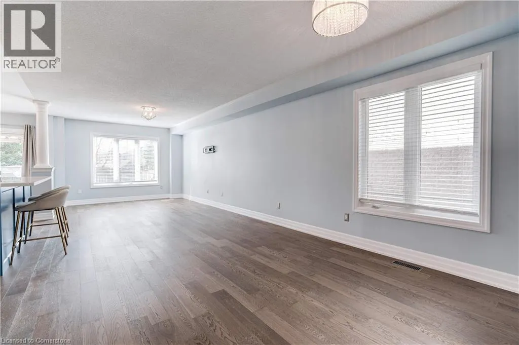 85 MOWAT Crescent