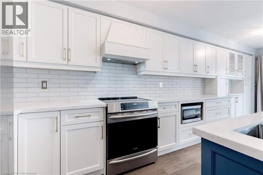 85 MOWAT Crescent