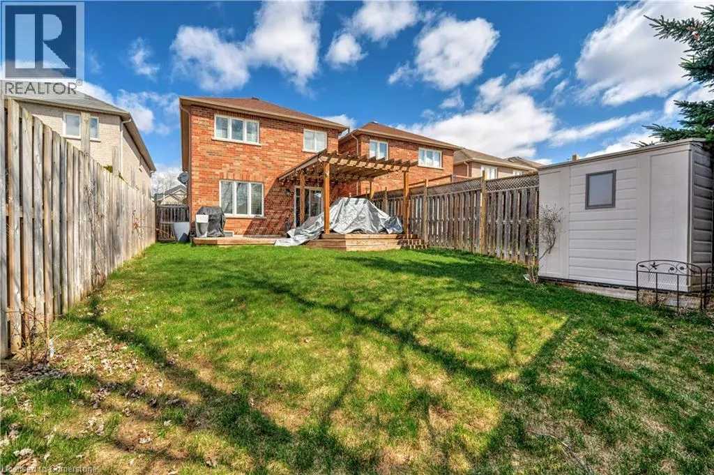 85 MOWAT Crescent