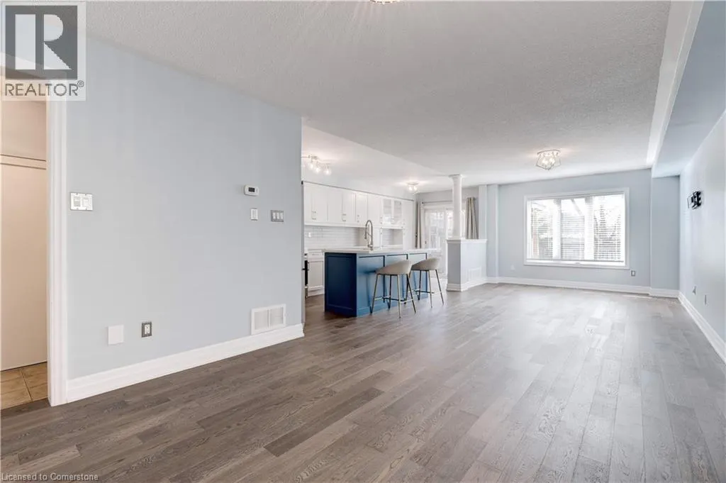 85 MOWAT Crescent